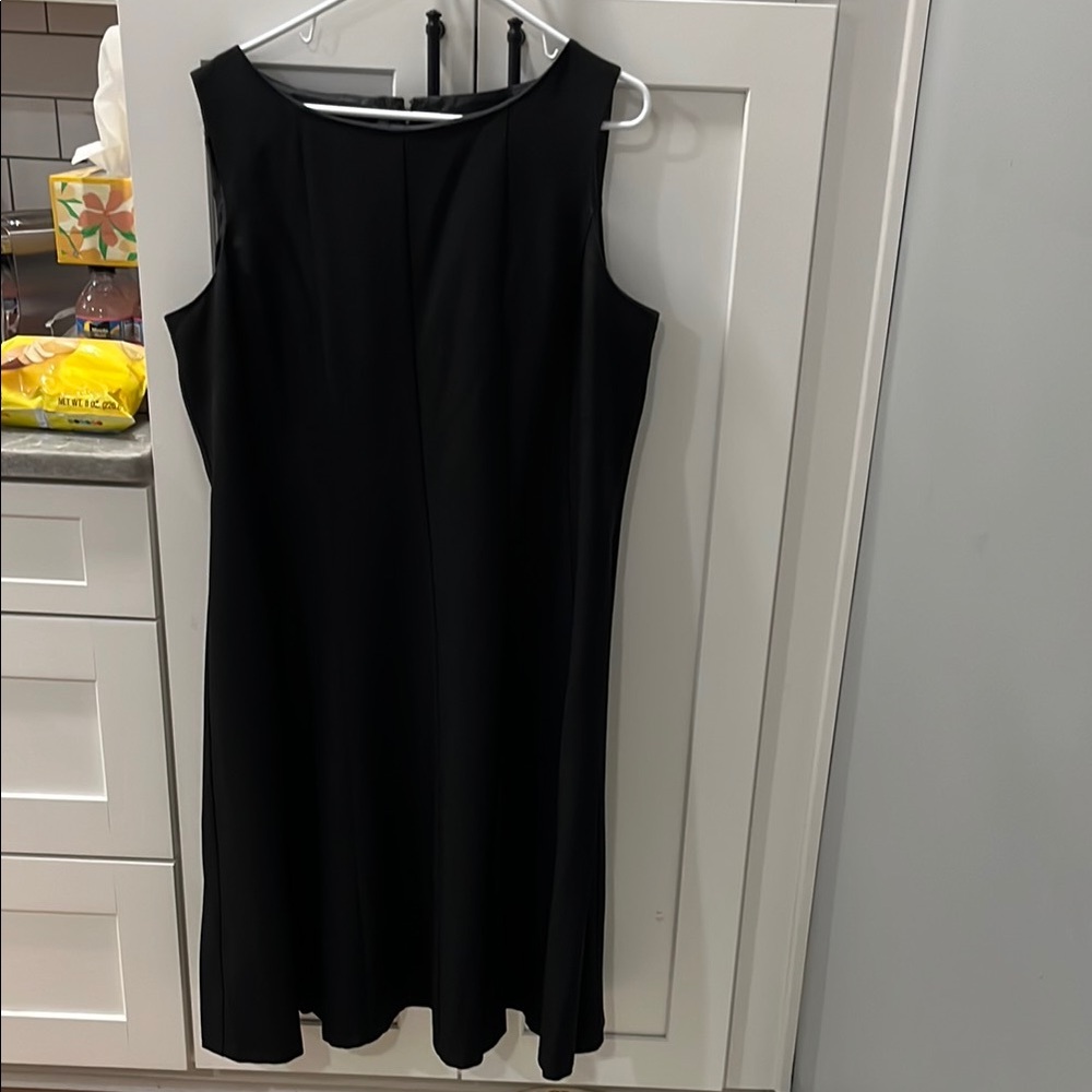 Elegant Black Sleeveless Dress